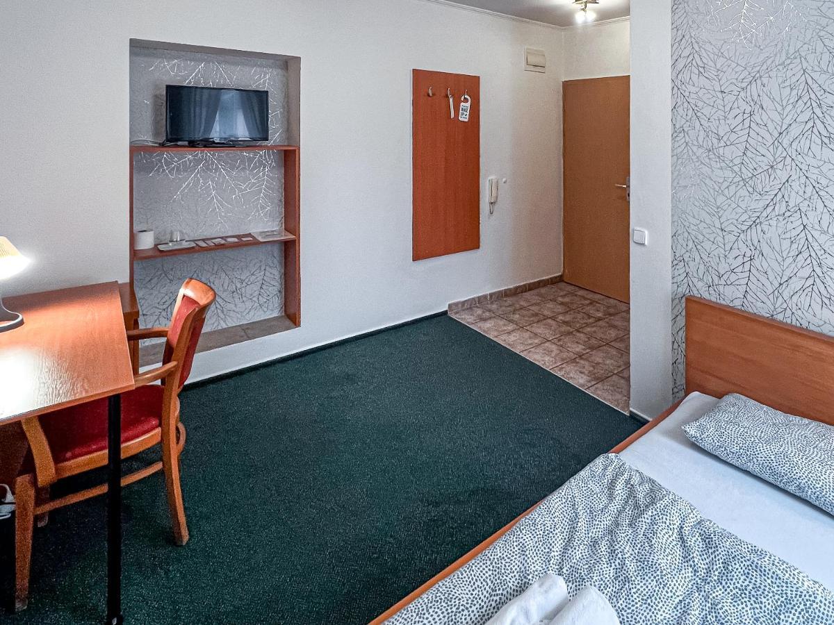 Penzion Hurikan 63 Havlíčkŭv Brod Buitenkant foto