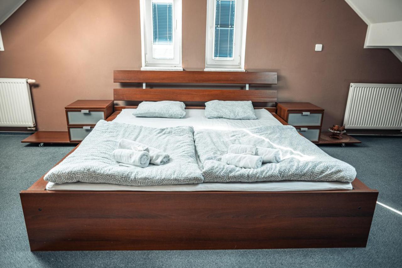Penzion Hurikan 63 Havlíčkŭv Brod Buitenkant foto