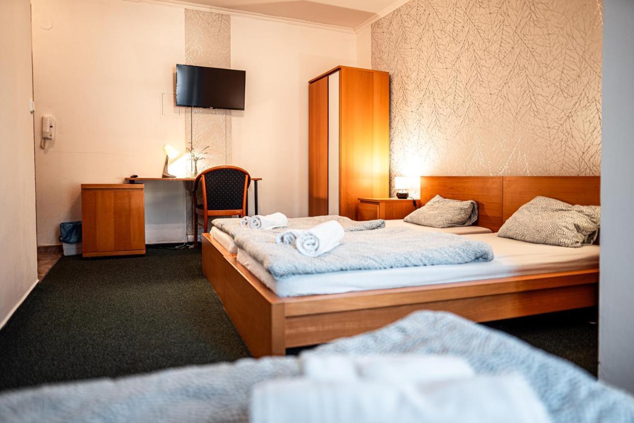 Penzion Hurikan 63 Havlíčkŭv Brod Buitenkant foto
