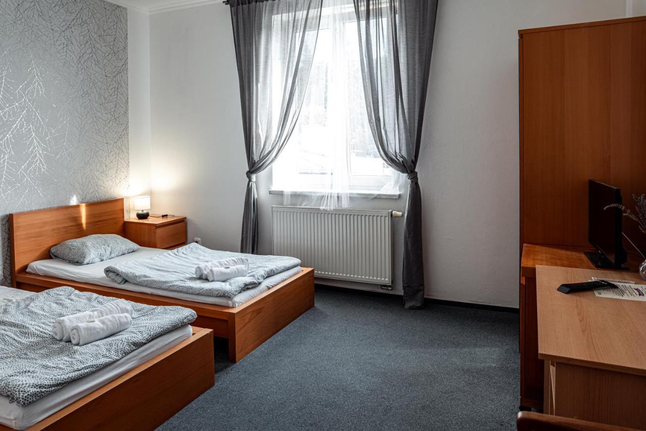 Penzion Hurikan 63 Havlíčkŭv Brod Buitenkant foto