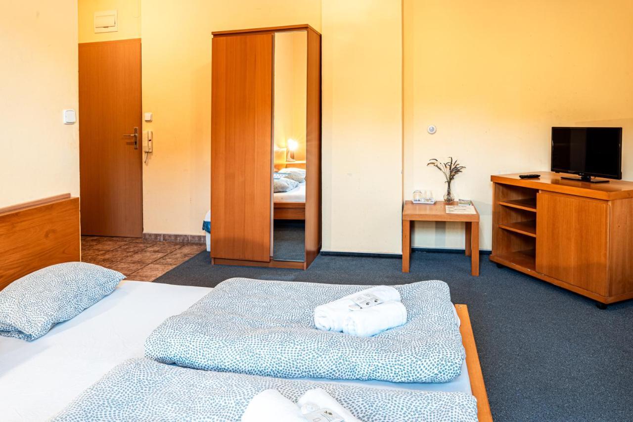 Penzion Hurikan 63 Havlíčkŭv Brod Buitenkant foto